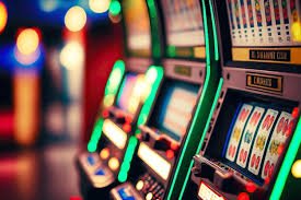 momo86 platform interface showing sportsbook, live dealer, and slot game categories
